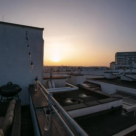 Apartman Dwupoziomowy, Rodzinny Apartament. Ochrona, Garaz. Varsó