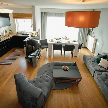 Dwupoziomowy, Rodzinny Apartament. Ochrona, Garaz. Apartman